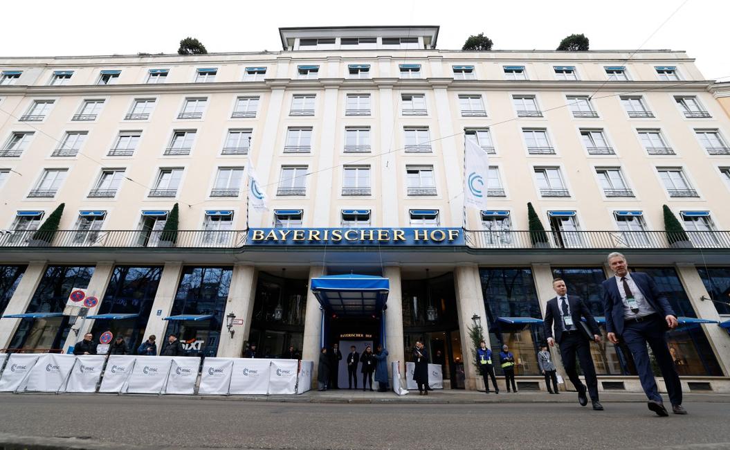 L'hôtel « Bayrischer Hof », lieu de la 62e Conférence de Munich sur la sécurité (MSC), est photographié à Munich, dans le sud de l'Allemagne, le 12 février 2026.