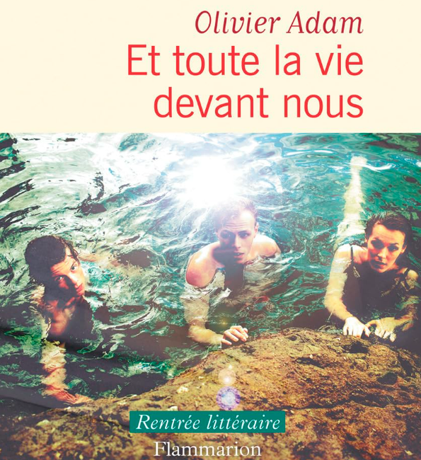 Le livre "Et toute la vie devant nous" d’Olivier Adam est publié aux éditions Flammarion.