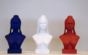 Des bustes de Marianne lors d'une exposition.