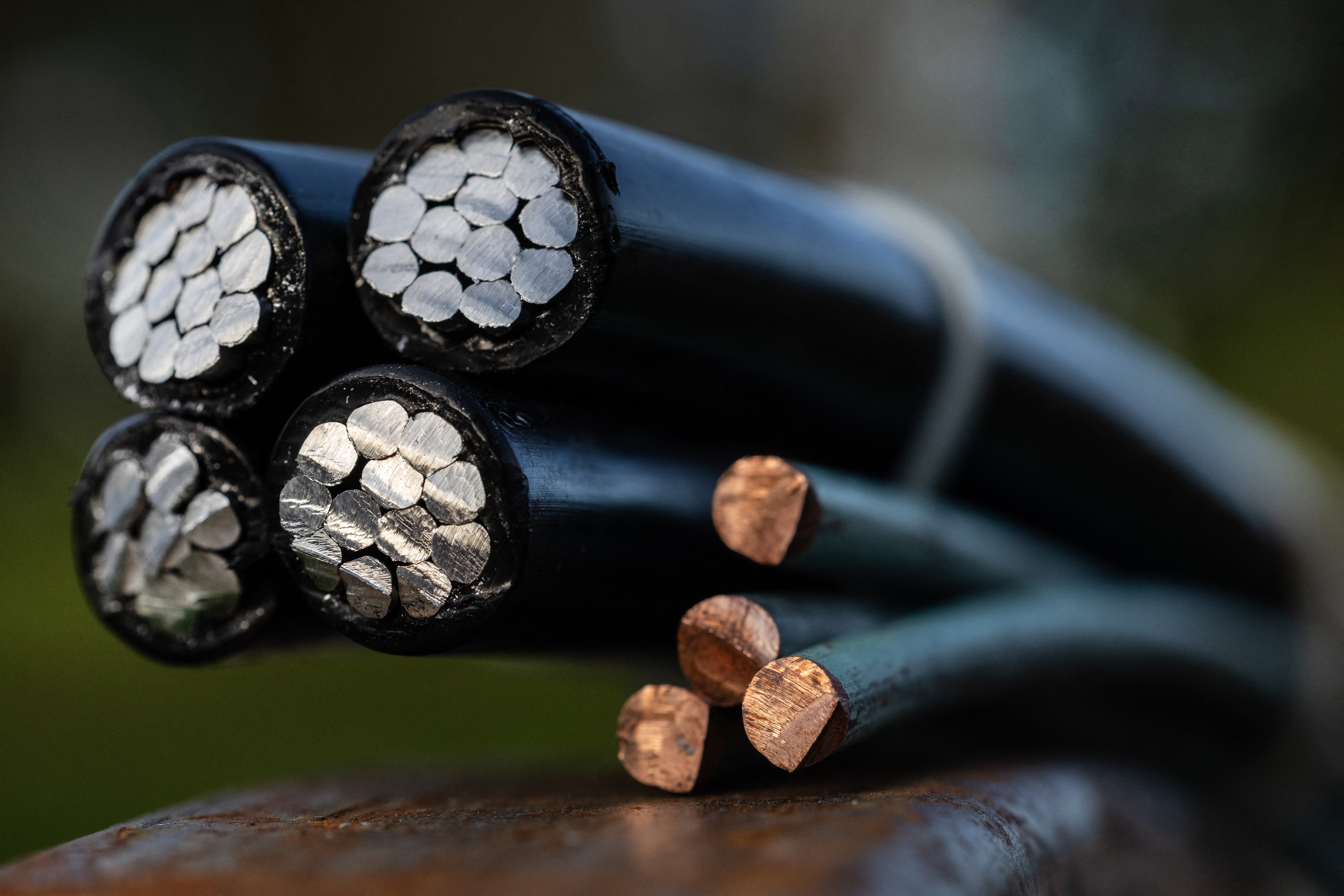 Un revêtement ultra-fin pour l’électronique, présenté comme une percée révolutionnaire, s’est révélé n’être qu’une illusion et voilà pourquoi les chercheurs se sont trompés pendant plus de dix ans