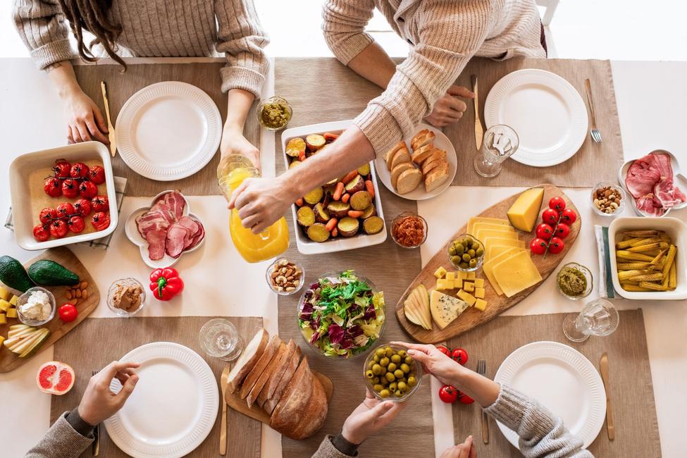 Les repas solitaires répétés sont associés à un volume cérébral réduit et à une appauvrissement de l'assiette
