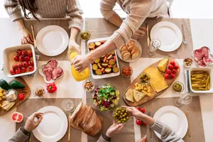 Les repas solitaires répétés sont associés à un volume cérébral réduit et à une appauvrissement de l'assiette