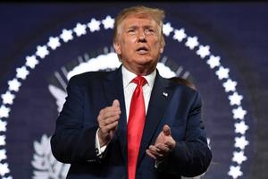 Lors d’un point à la presse, Donald Trump a plaisanté en affirmant être son propre « premier choix » pour succéder à François.