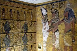 L'intérieur de la réplique exacte du tombeau KV62, celui du pharaon Toutankhamon (1332-1323 av. J.-C.), située près de l'ancienne résidence de l'archéologue britannique Howard Carter, découvreur du tombeau, à Louxor, dans le sud de l'Égypte.