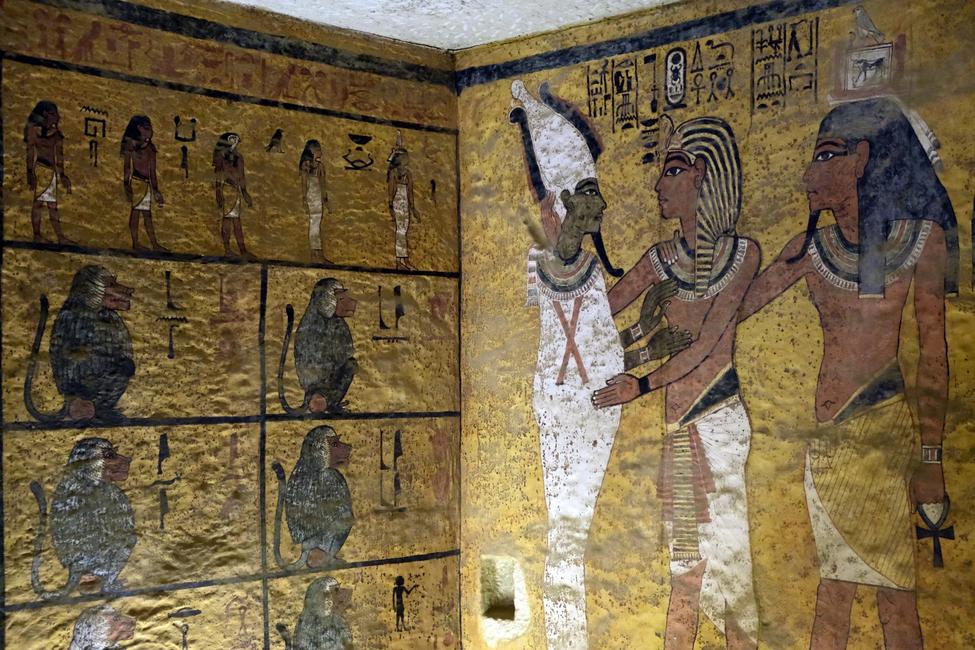 L'intérieur de la réplique exacte du tombeau KV62, celui du pharaon Toutankhamon (1332-1323 av. J.-C.), située près de l'ancienne résidence de l'archéologue britannique Howard Carter, découvreur du tombeau, à Louxor, dans le sud de l'Égypte.