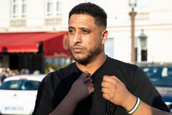 L'influenceur Nasser Sari, alias Nasdas à la sortie de son audition à l'Assemblée Nationale, le 10 juin 2025 à Paris.