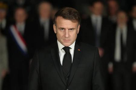 Lorsqu'Emmanuel Macron a surgi sur le spectre politique, il s'affichait comme parangon du « cercle de la raison », porteur d'une promesse de « Révolution », titre de son livre de campagne en 2017.