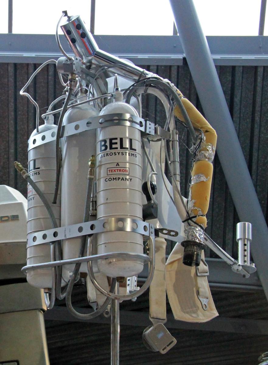 Le "jetpack" utilisé par Sean Connery dans le film "opération Tonnerre" sorti en 1965, lors d'une exposition au "National Motor Museum" (Royaume-Uni) en 2012.