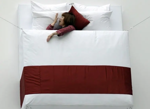 Une personne en train d'essayer de trouver le sommeil. (Image d'illustration)