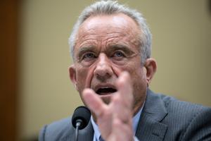 24 juin 2025 : le secrétaire à la Santé et aux Services sociaux (HHS), Robert F. Kennedy Jr., témoigne devant la sous-commission Santé du comité de l’Énergie et du Commerce de la Chambre des représentants, dans le Rayburn House Office Building. La commission auditionnait ce jour-là les responsables du ministère sur le budget 2026 de la Santé. (Image d'illustration)