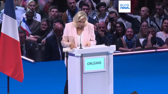 Marine Le Pen lance sa campagne à Orléans