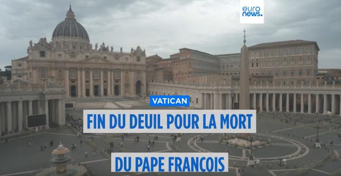 Place Saint Pierre, fin du deuil du Pape François.