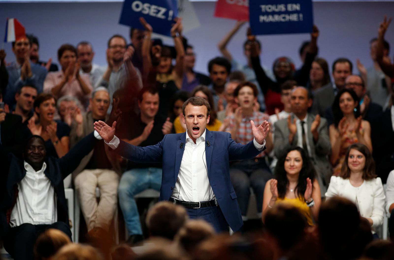Le ministre de l'Économie Emmanuel Macron à la Mutualité à Paris pour le premier meeting de son mouvement politique " En Marche !" le 12 juillet 2016.