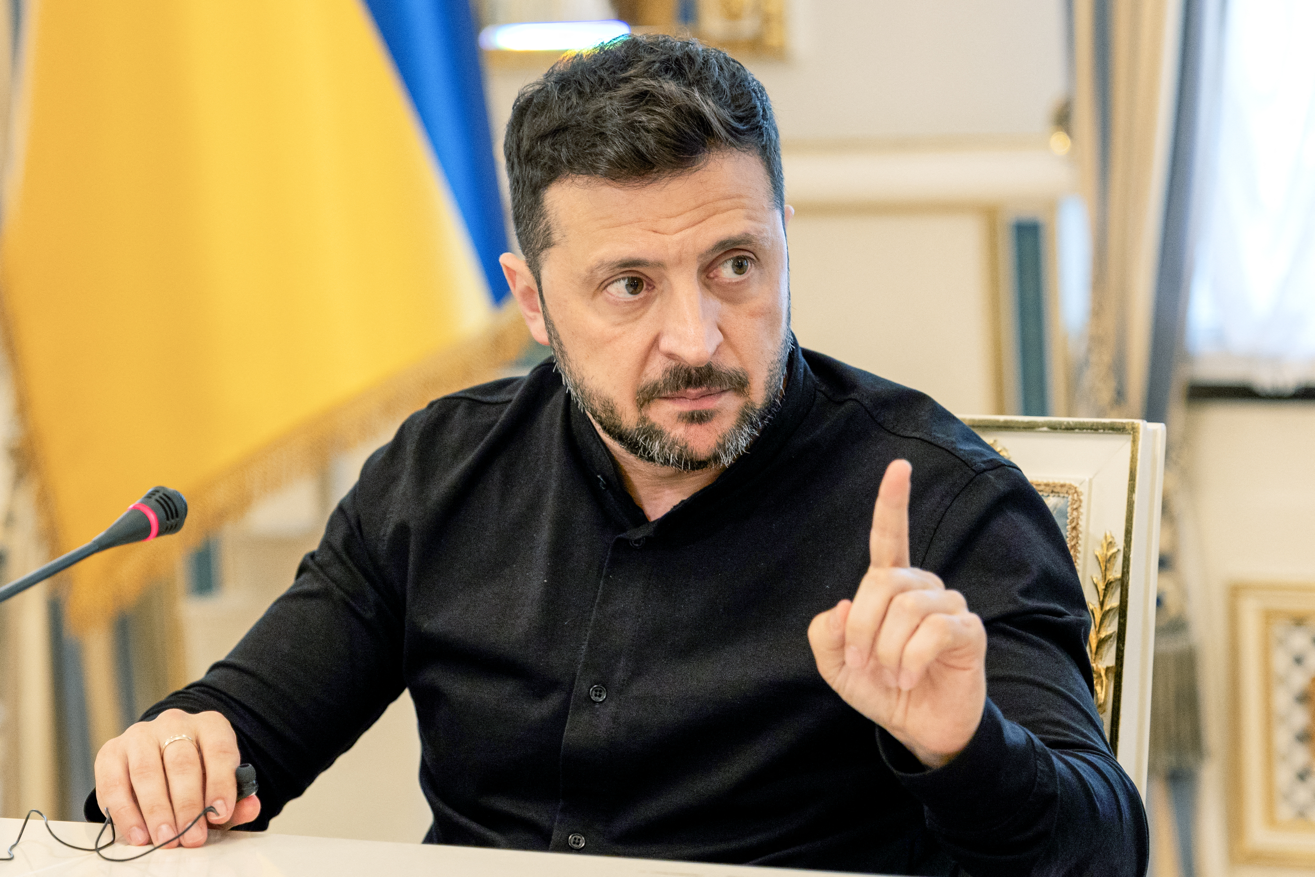 Ukraine : Volodymyr Zelensky en plein virage autoritaire ?