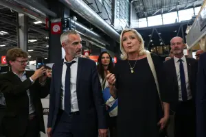 Marine Le Pen à Batimat : "Oh purée, c'est quoi encore cette histoire ?"