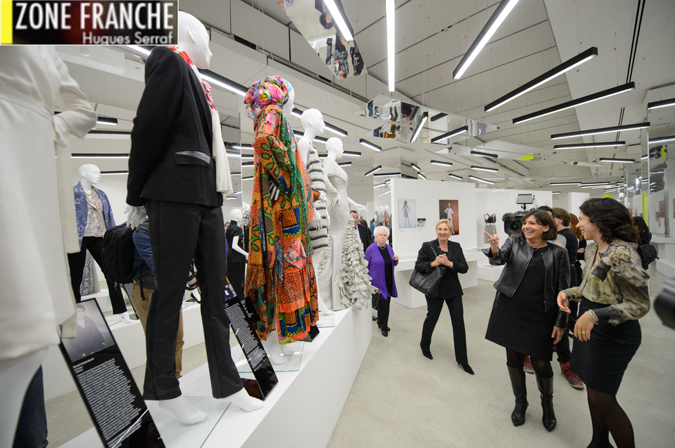 Anne Hidalgo fait du shopping : "Je vais prendre les trois, je les passerai en note de frais"