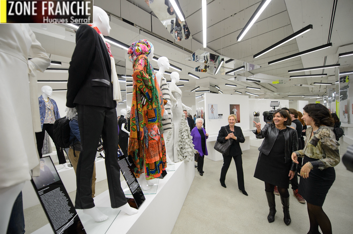 Anne Hidalgo fait du shopping : "Je vais prendre les trois, je les passerai en note de frais"