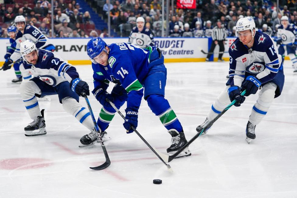 Les Jets de Winnipeg et les Canucks de Vancouver lors d'un match à Vancouver, au Canada.