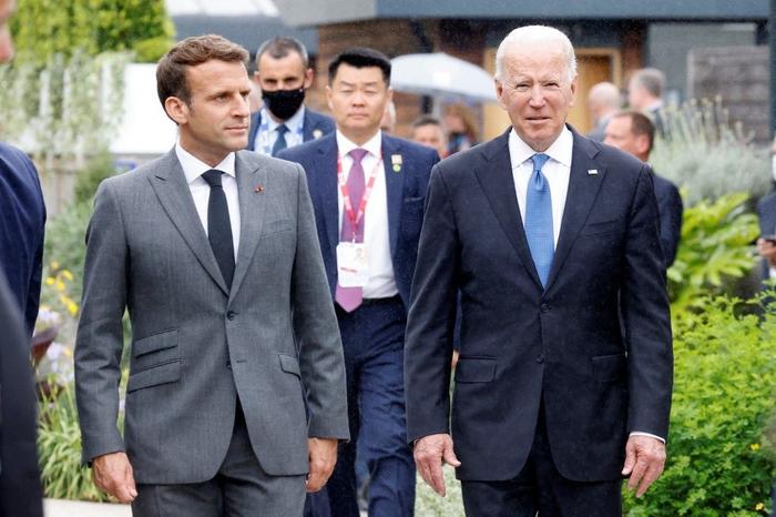 Joe Biden Emmanuel macron G7 AFP