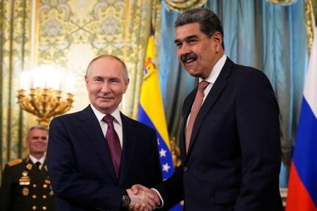 Le président russe Vladimir Poutine rencontre le président vénézuélien Nicolas Maduro au Kremlin à Moscou le 7 mai 2025.