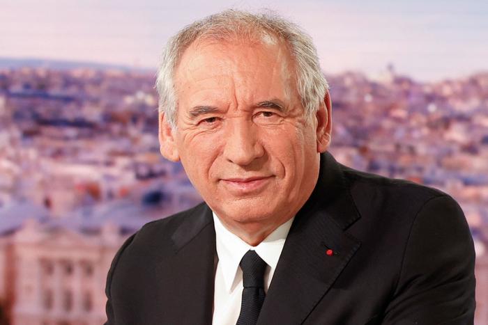 François Bayrou, Premier ministre français, avant son interview au JT de TF1, à Boulogne-Billancourt, le 27 août 2025. Il a annoncé qu’il demanderait un vote de confiance le 8 septembre, malgré un Parlement fracturé et l’opposition unanime de la gauche et de l’extrême droite. (Image d'illustration)