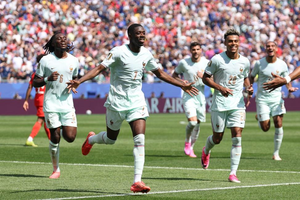 L'attaquant français Ousmane Dembélé (n° 7), célèbre le troisième but de son équipe avec le milieu de terrain Manu Koné et l'attaquant Désiré Doué lors du match de football du Groupe I de la Coupe du monde 2026 entre la Norvège et la France au Boston Stadium de Foxborough, le 26 juin 2026.