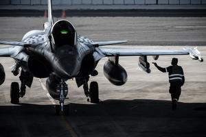Un avion de chasse Rafale français avant une mission quotidienne de surveillance au-dessus de la Pologne, le 1er mars 2022.