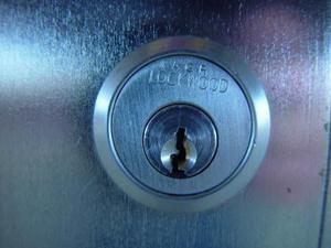 Serrure de porte. (Image d'illustration)