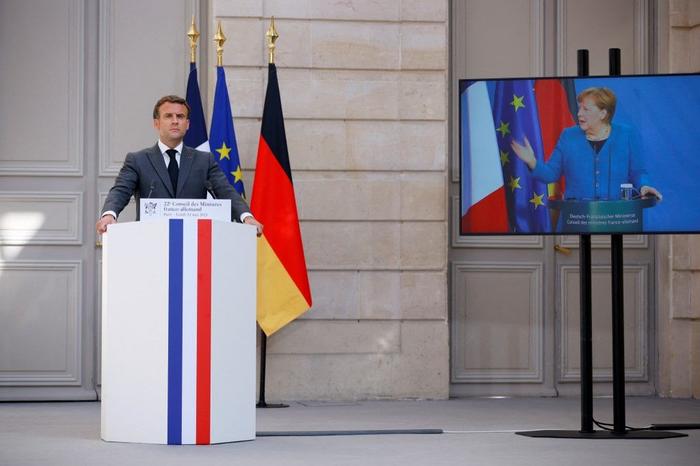 Emmanuel Macron Angela Merkel AFP