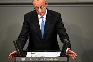 Le chancelier allemand Friedrich Merz s’exprime lors d’un débat général sur le budget de la Chancellerie fédérale au Bundestag, la chambre basse du Parlement allemand, à Berlin, le 26 novembre 2025.