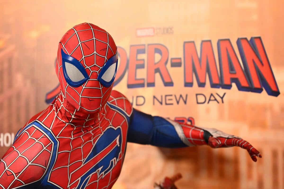 Toji NYC prend la pose en Spider-Man lors de la projection pour les créateurs de "Spider-Man: Brand New Day" au Lighthouse Campus, à New York, le 29 juillet 2026.