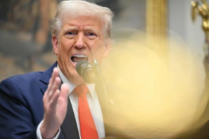 Le président américain Donald Trump prend la parole dans la salle Roosevelt de la Maison Blanche à Washington, DC, le 3 mars 2025.