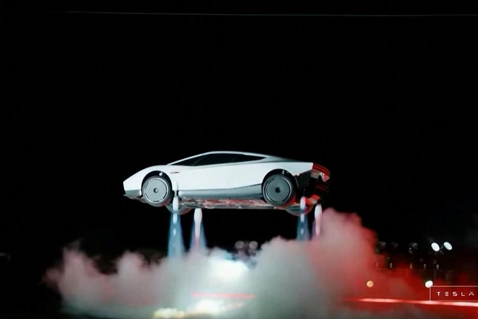 Une capture d'écran d'une diffusion en direct de Tesla, datée du 16 octobre 2026, montre la présentation, le 15 octobre, de la nouvelle génération de sa voiture électrique Roadster à McGregor, au Texas (États-Unis).