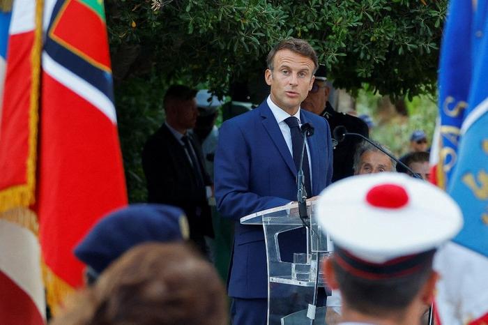 Emmanuel Macron été 2022 AFP