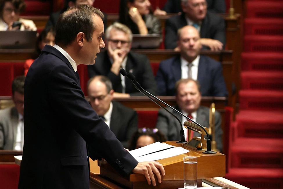 Le Premier ministre français Sébastien Lecornu s'adresse aux députés à l'Assemblée nationale, à Paris, le 14 octobre 2025. (Photo de Thomas SAMSON / AFP)