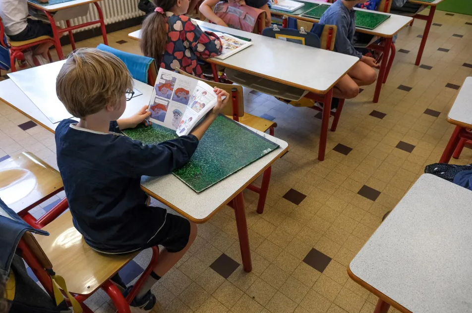 Réduction des émissions carbones : quand les manuels scolaires de SVT cèdent à la manipulation informationnelle