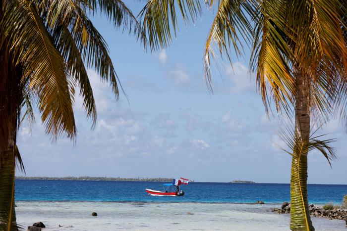 Un bateau flotte sur l'atoll de Manihi, dans l'archipel des Tuamotu, en Polynésie française, le 26 juillet 2021. (image d'illustration)