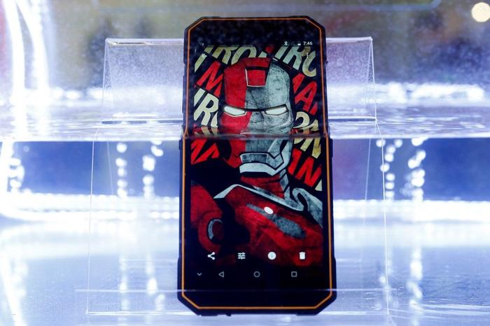 smartphone eau waterproff téléphone portable AFP