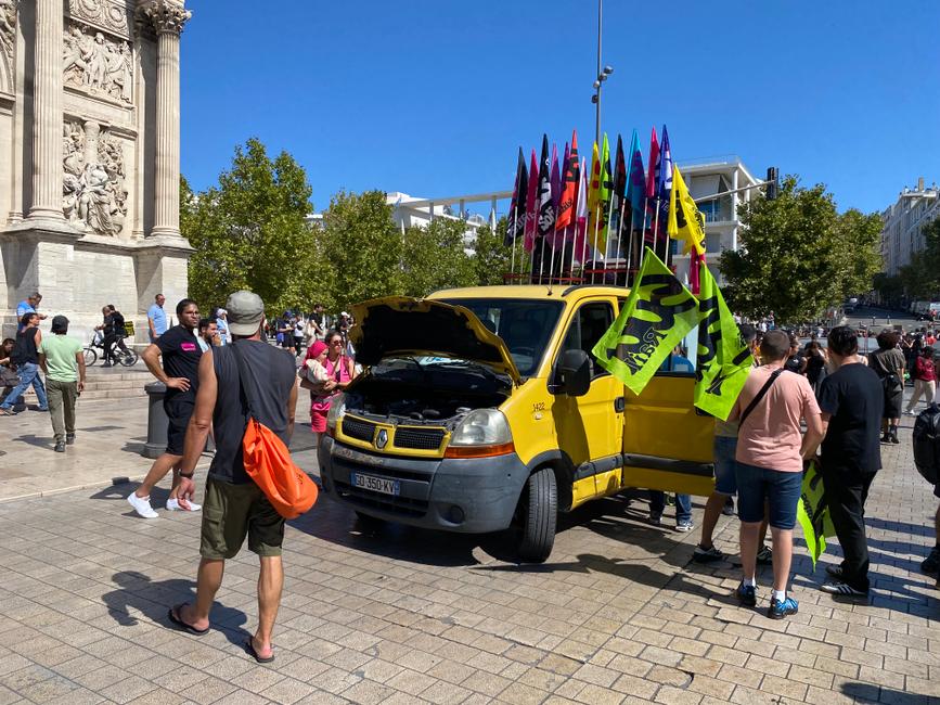 A Marseille, le camion de la Révolution est en panne