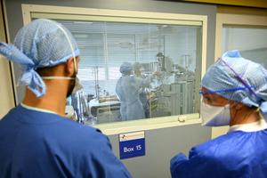 Le personnel soignant à l'hôpital public de La Timone, le 25 septembre 2020 à Marseille.