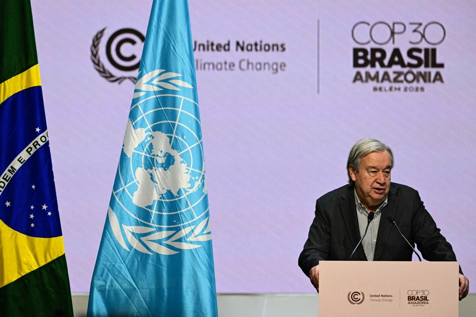 Le secrétaire général de l'ONU, Antonio Guterres, s'exprime lors d'une conférence de presse à la COP30, la Conférence des Nations Unies sur les changements climatiques, à Belém, au Brésil, le 20 novembre 2025.