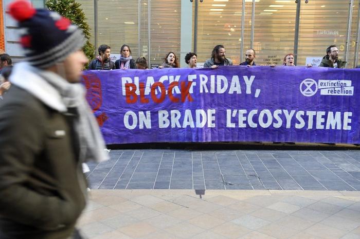 Extinction rebellion black friday environnement militants écologie AFP