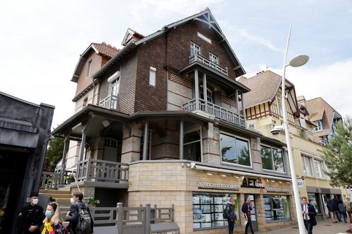 Une photo prise le 20 juin 2021 montre une vue de l'ancienne maison du président français Emmanuel Macron et de son épouse Brigitte Macron au Touquet.