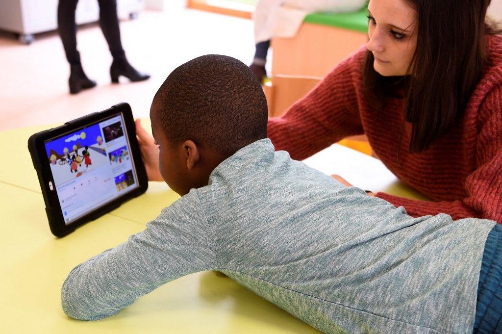 tablette écran jeunes enfants technologie tablette AFP