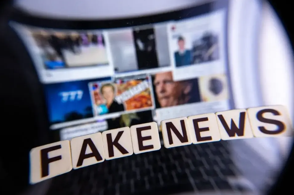 De plus en plus de médias dénoncent des campagnes de désinformation et accusent des médias concurrents de propager de fausses informations, des fake news. 