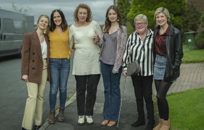 Toxic Town, disponible sur Netflix, retrace l’un des plus grands scandales environnementaux qu’ait connu le Royaume-Uni : l’affaire des déchets toxiques de Corby.