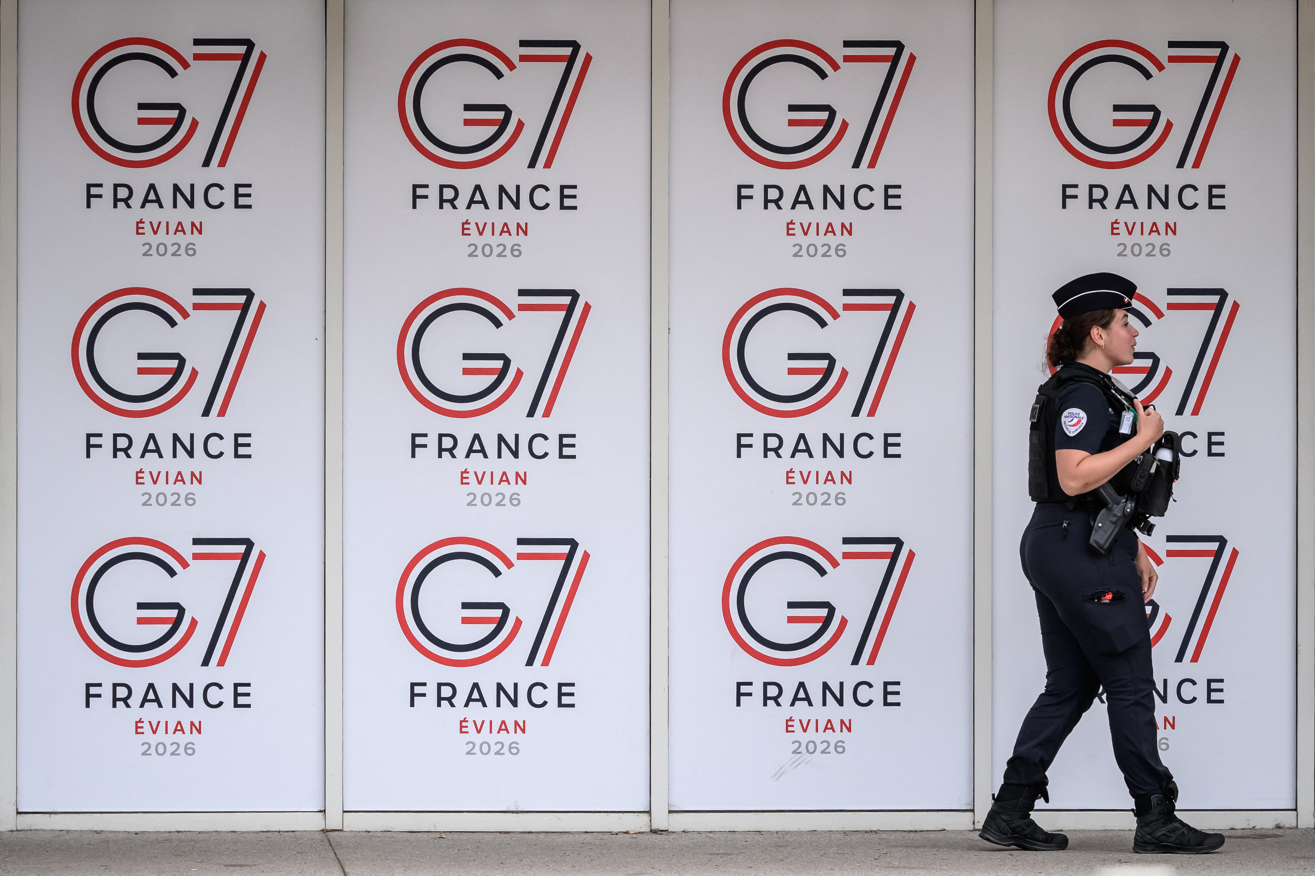 Évian sous cloche avant le G7