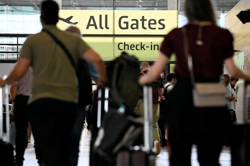 L'aéroport de Berlin-Brandebourg, après que les principaux aéroports européens ont été touchés par des « perturbations liées au cyberespace » affectant les systèmes automatisés d'enregistrement et de dépôt des bagages et provoquant des retards, le 20 septembre 2025.