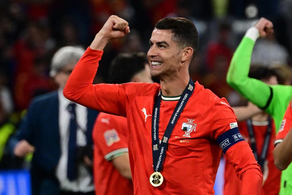 L'attaquant portugais Cristiano Ronaldo, âgé de 40 ans, célèbre après avoir remporté la finale de la Ligue des Nations de l'UEFA entre le Portugal et l'Espagne à Munich, le 8 juin 2025.