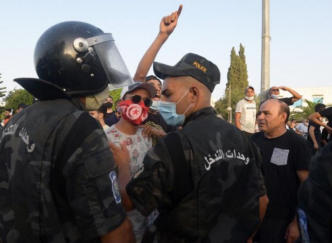 Tunisie Parlement tensions AFP